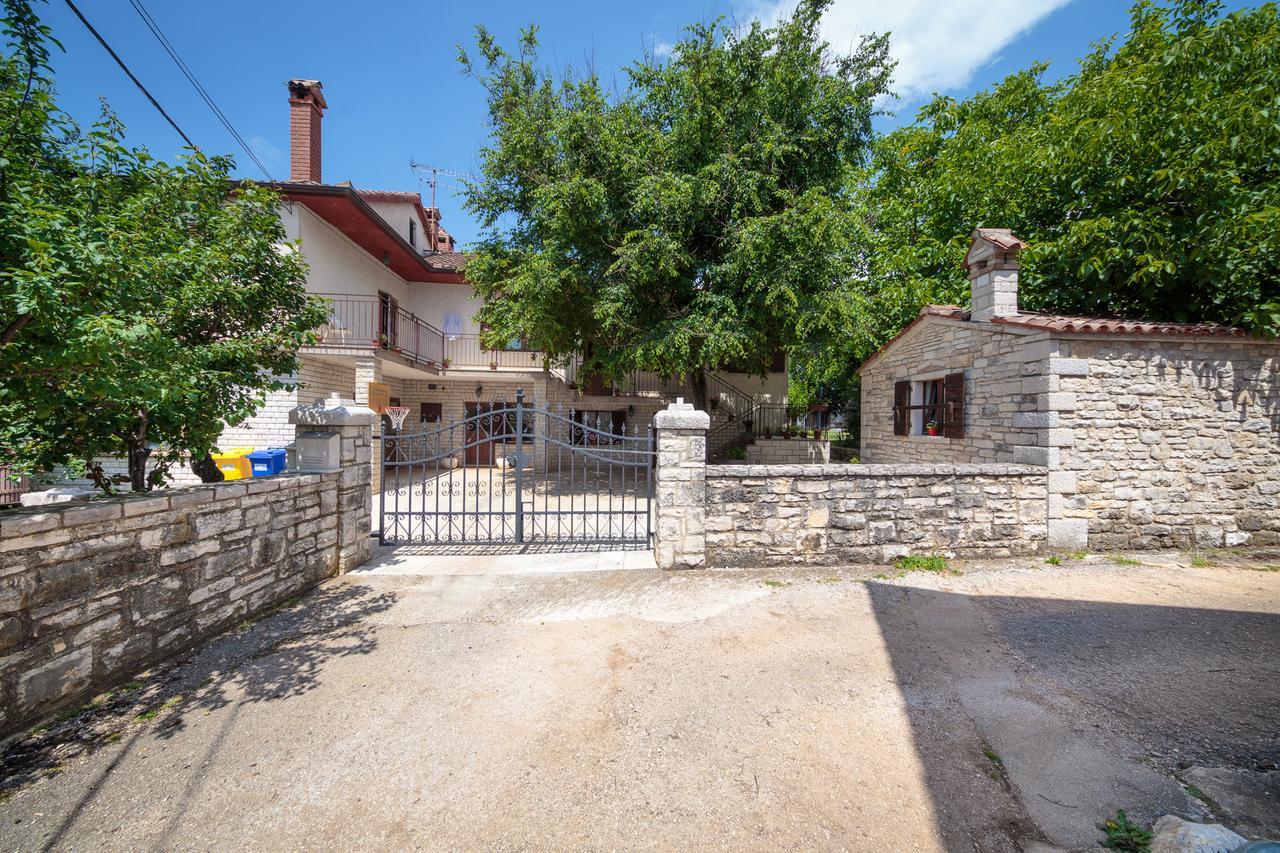Apartments Mirjana 1655 Kanfanar Εξωτερικό φωτογραφία