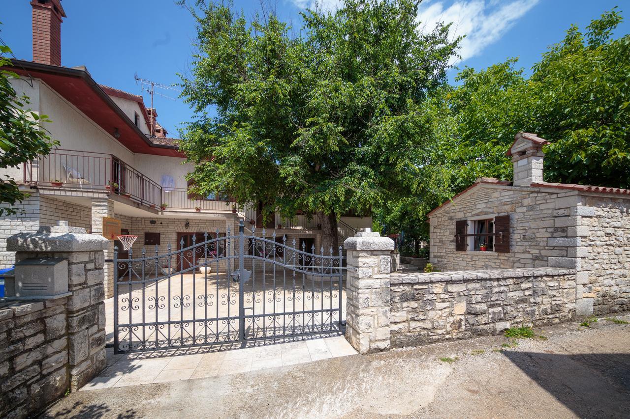 Apartments Mirjana 1655 Kanfanar Εξωτερικό φωτογραφία