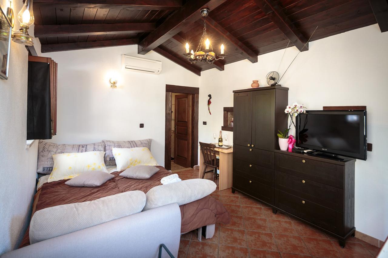 Apartments Mirjana 1655 Kanfanar Εξωτερικό φωτογραφία