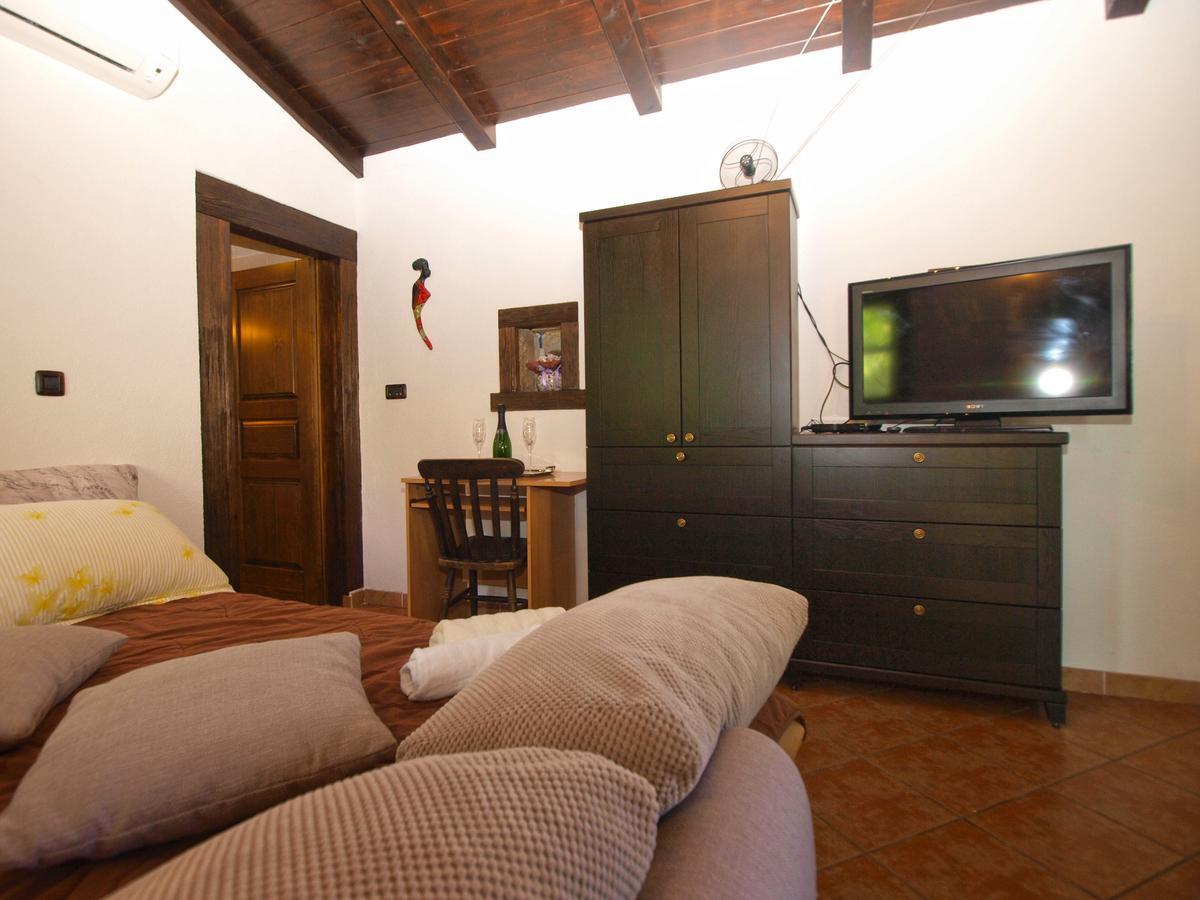 Apartments Mirjana 1655 Kanfanar Εξωτερικό φωτογραφία