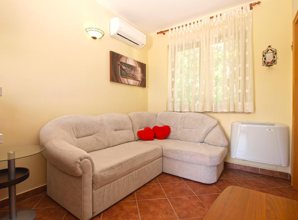 Apartments Mirjana 1655 Kanfanar Εξωτερικό φωτογραφία