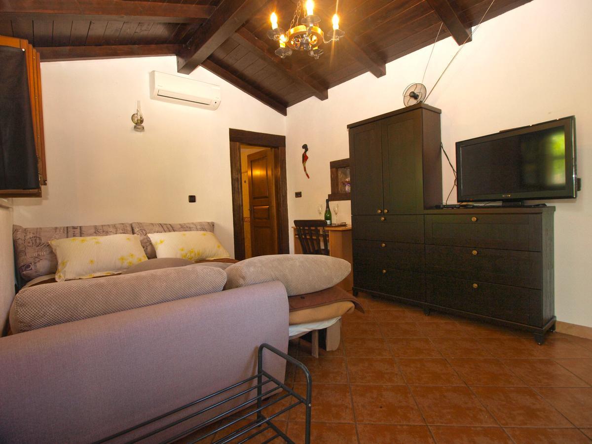 Apartments Mirjana 1655 Kanfanar Εξωτερικό φωτογραφία